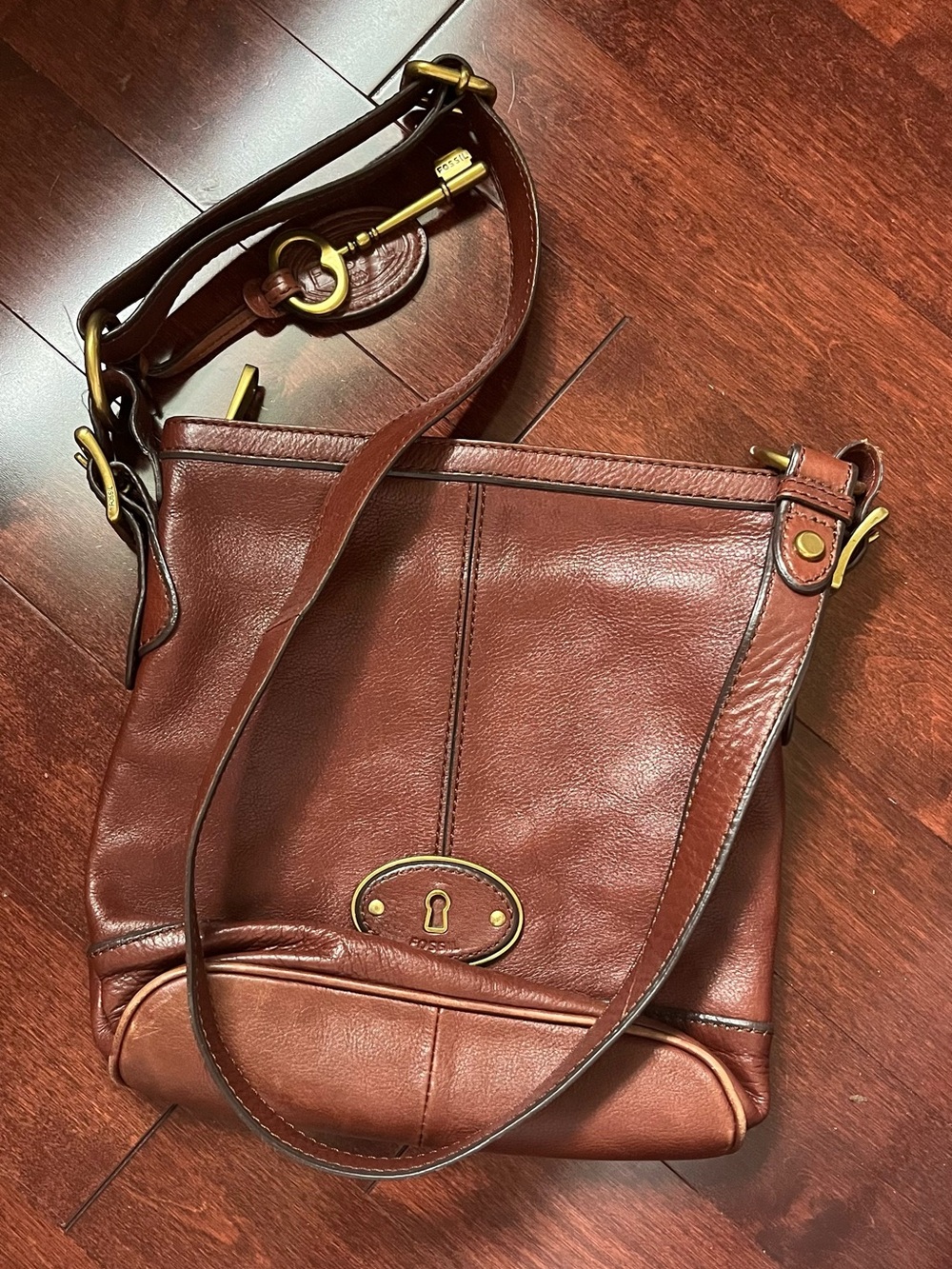 Vintage Fossil Chestnut Brown Leather Shoulder Bag/Crossbody with Brass Hardware
